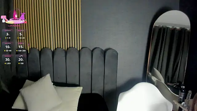 Snapshot of Gina_77 chatting on September 22, 12:03 pm Gina 77 online show from September 22, 12:03 pm