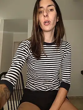 sweetsinxxx online show from April 28, 2:27 am