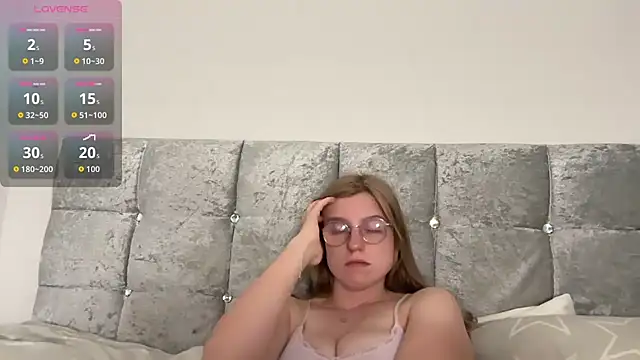 BustyKellyXXX online show from June 21, 8:13 pm
