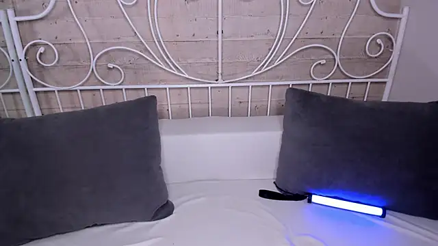 QuincyPines online show from September 28, 10:42 am