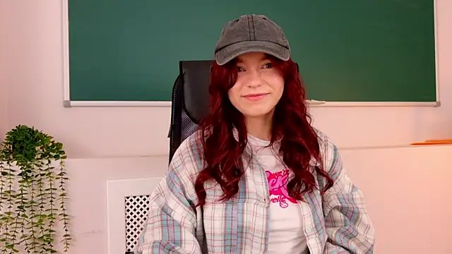 NoraHaynes online show from June 19, 1:43 am
