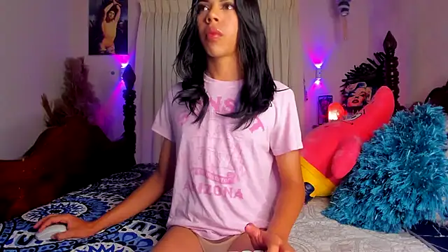 Snapshot of beauty_doll1 chatting on September 18, 3:32 pm beauty doll1 online show from September 18, 3:32 pm