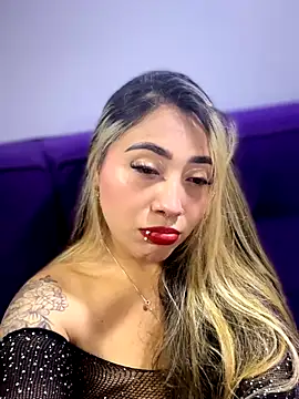  ManuVeelez online show from November 7, 5:24 am