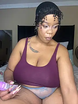 Snapshot of THICKBUNNYCHICKxxx chatting on September 27, 6:15 pm THICKBUNNYCHICKxxx online show from September 27, 6:15 pm