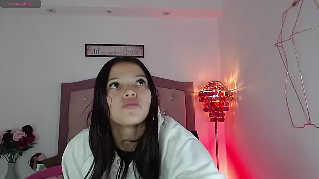 Snapshot of AmelieAndAce chatting on October 6, 12:33 pm AmelieAndAce online show from October 6, 12:33 pm