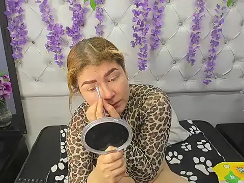 Snapshot of JuliettaRousse69 chatting on October 16, 1:14 pm JuliettaRousse69 online show from October 16, 1:14 pm