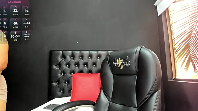 amanda noir online show from December 13, 9:10 pm