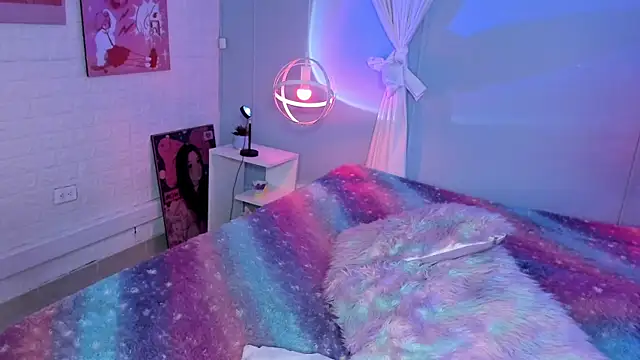 Hannahpage online show from October 22, 11:48 am