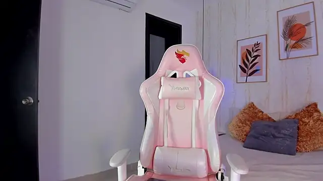 Ayleen Dunkan online show from November 30, 1:15 pm