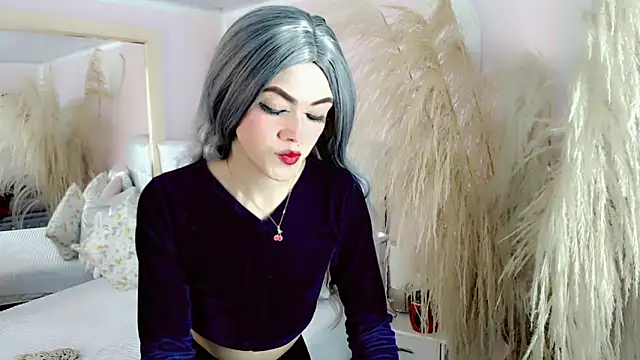 nathalialoes1 online show from December 15, 8:36 pm