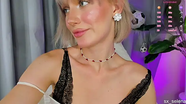 Ice Strawberry online show from July 7, 7:23 am
