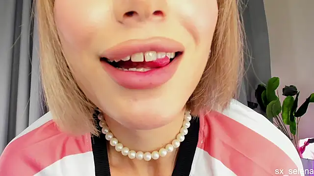 Ice Strawberry online show from June 21, 2:15 am