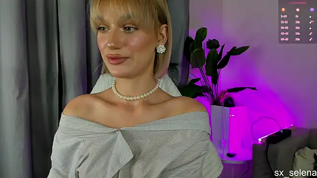 Ice Strawberry online show from July 11, 2:11 am