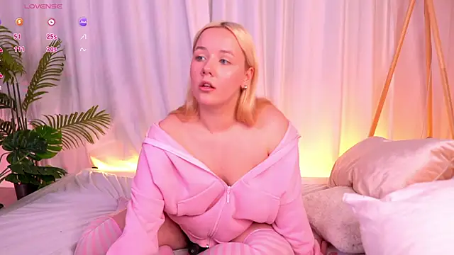 MissBunnyDoll online show from April 25, 7:33 am