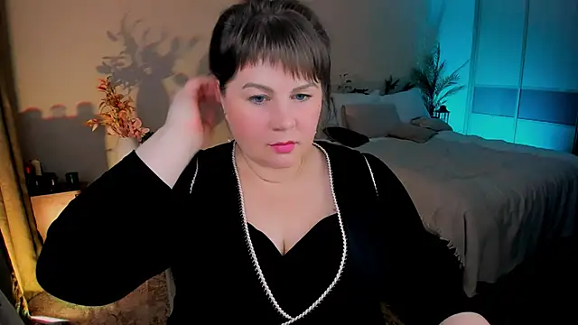 CrystaalStaar online show from December 1, 8:33 pm