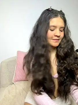 Snapshot of Emilyybennet_ chatting on October 18, 11:50 pm Emilyybennet online show from October 18, 11:50 pm