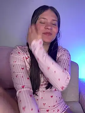 Emilyybennet  online show from July 29, 2:33 am