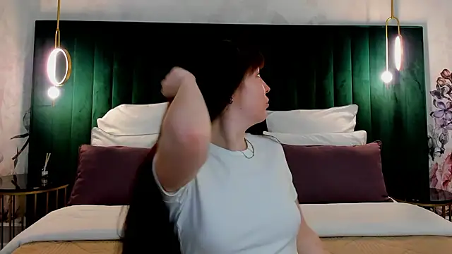 VanessaFields online show from March 17, 4:55 pm