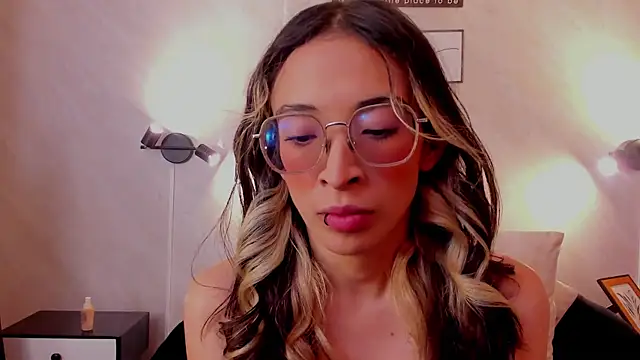 Emilia Bons online show from November 4, 2:55 pm