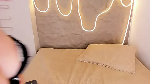 HannahToons online show from February 18, 3:05 am