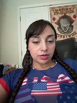 CharmingMaddie online show from November 3, 8:35 pm