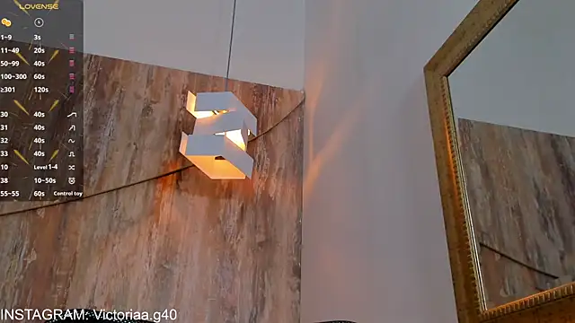 victoria giraldo online show from October 29, 10:30 am