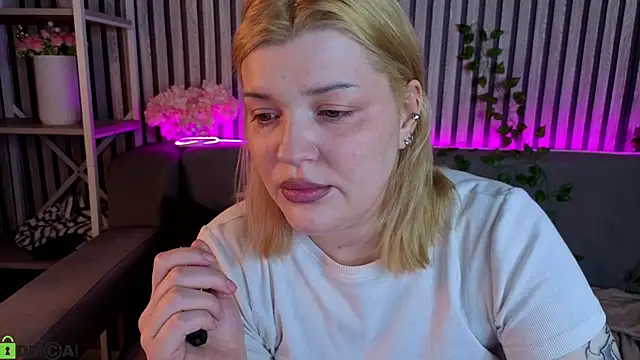Michele Greenn online show from April 28, 2:27 am