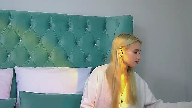 StacyEvances online show from September 26, 6:16 pm