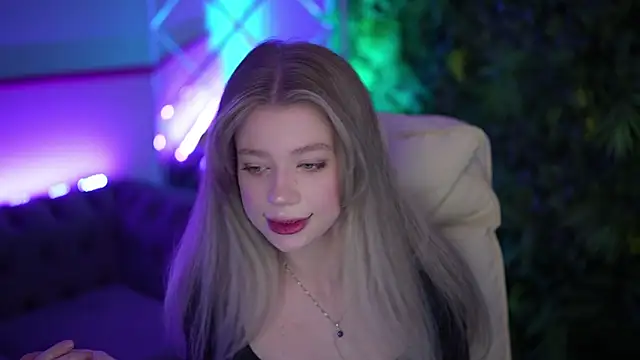 SandyLayy online show from April 30, 1:05 pm