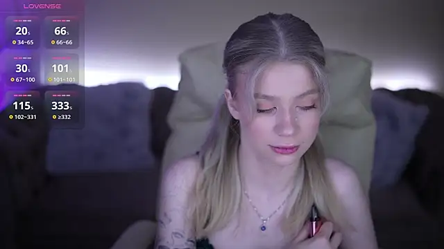 SandyLayy online show from May 12, 8:37 pm