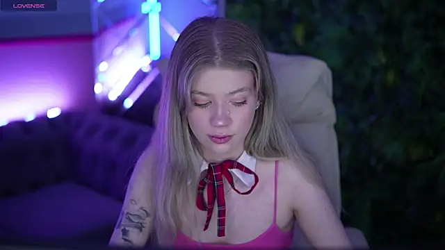 SandyLayy online show from May 15, 1:25 pm