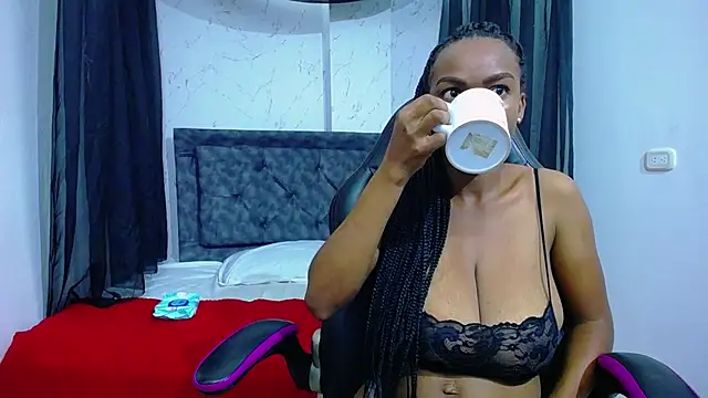 mia  thomson  online show from December 3, 12:18 pm