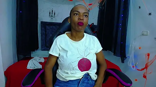 mia  thomson  online show from November 5, 12:32 pm