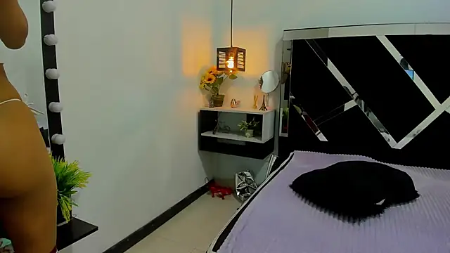 iisabella noa online show from September 11, 1:00 pm