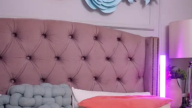 JenniferLovve online show from July 22, 11:00 am