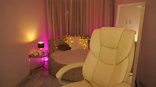 EricaSin online show from July 1, 1:32 pm