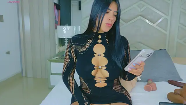 RoseMariee  online show from May 4, 9:13 am