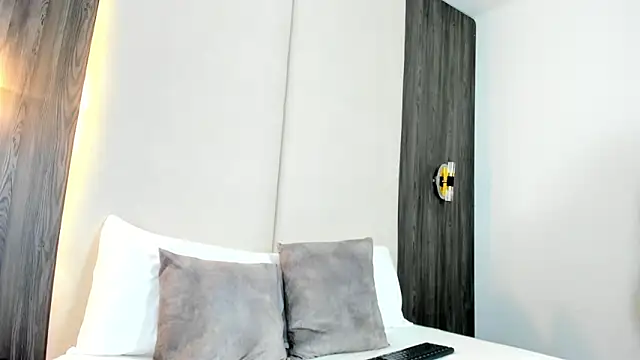 giselle anelise online show from April 15, 2:12 am