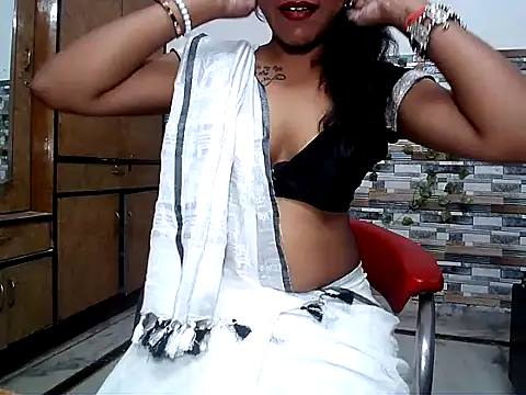 Snapshot of HOT_AARVI11 chatting on September 29, 5:01 am HOT AARVI11 online show from September 29, 5:01 am