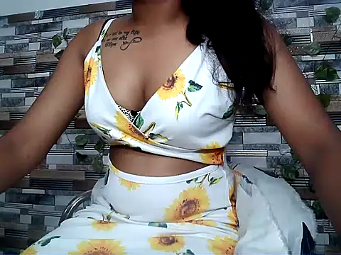Snapshot of HOT_AARVI11 chatting on October 17, 4:10 pm HOT AARVI11 online show from October 17, 4:10 pm