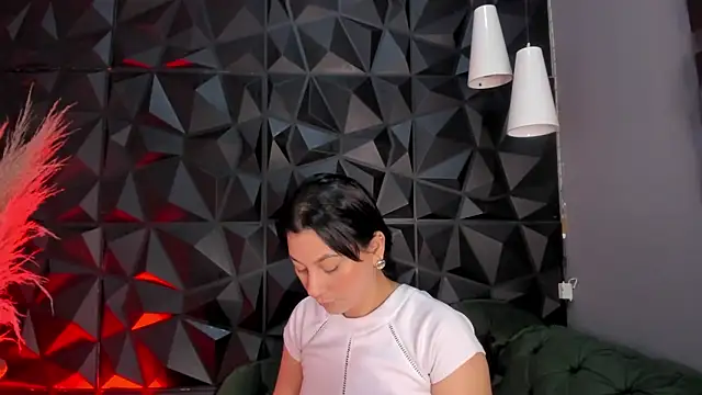 helenasaenz online show from December 16, 12:33 pm