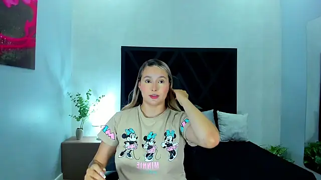 Emmaa white  online show from July 23, 5:43 pm