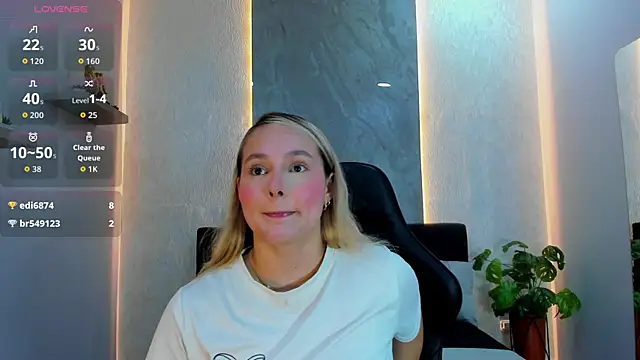 Emmaa white  online show from July 2, 5:30 pm
