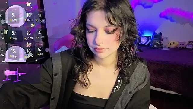 larah uwu online show from November 20, 7:48 pm