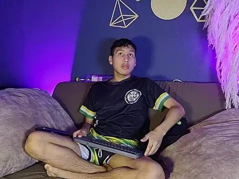 spicy adonhis online show from April 28, 1:15 pm