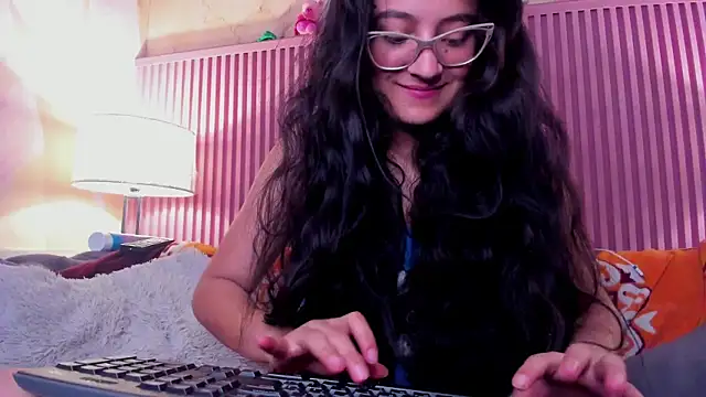 Snapshot of HollyHill_ chatting on October 3, 12:10 pm HollyHill online show from October 3, 12:10 pm