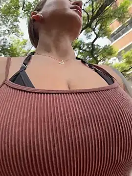 Ninabigtitied online show from April 28, 3:05 pm