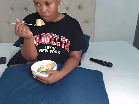 Lolly Ramochele online show from February 17, 9:25 pm