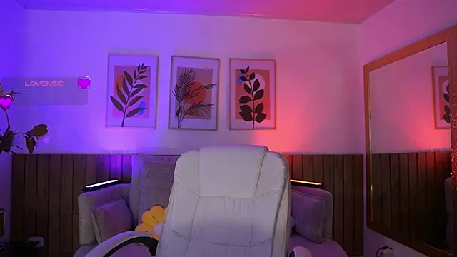 JadeSummerr online show from July 6, 11:37 am