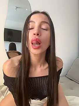 karinasantos  online show from July 25, 2:24 pm
